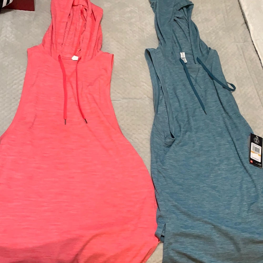 Sleeveless under armor work out shirts with hoods